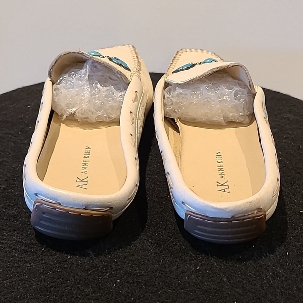 ANNE Klein Cultures white leather turquoise decor Moccasins. sz.8M (#1074) - Picture 5 of 15
